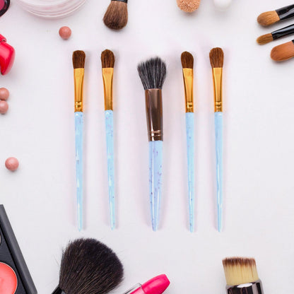 Makeup brushes in the 5pc professional set for perfect eyeshadow blending
