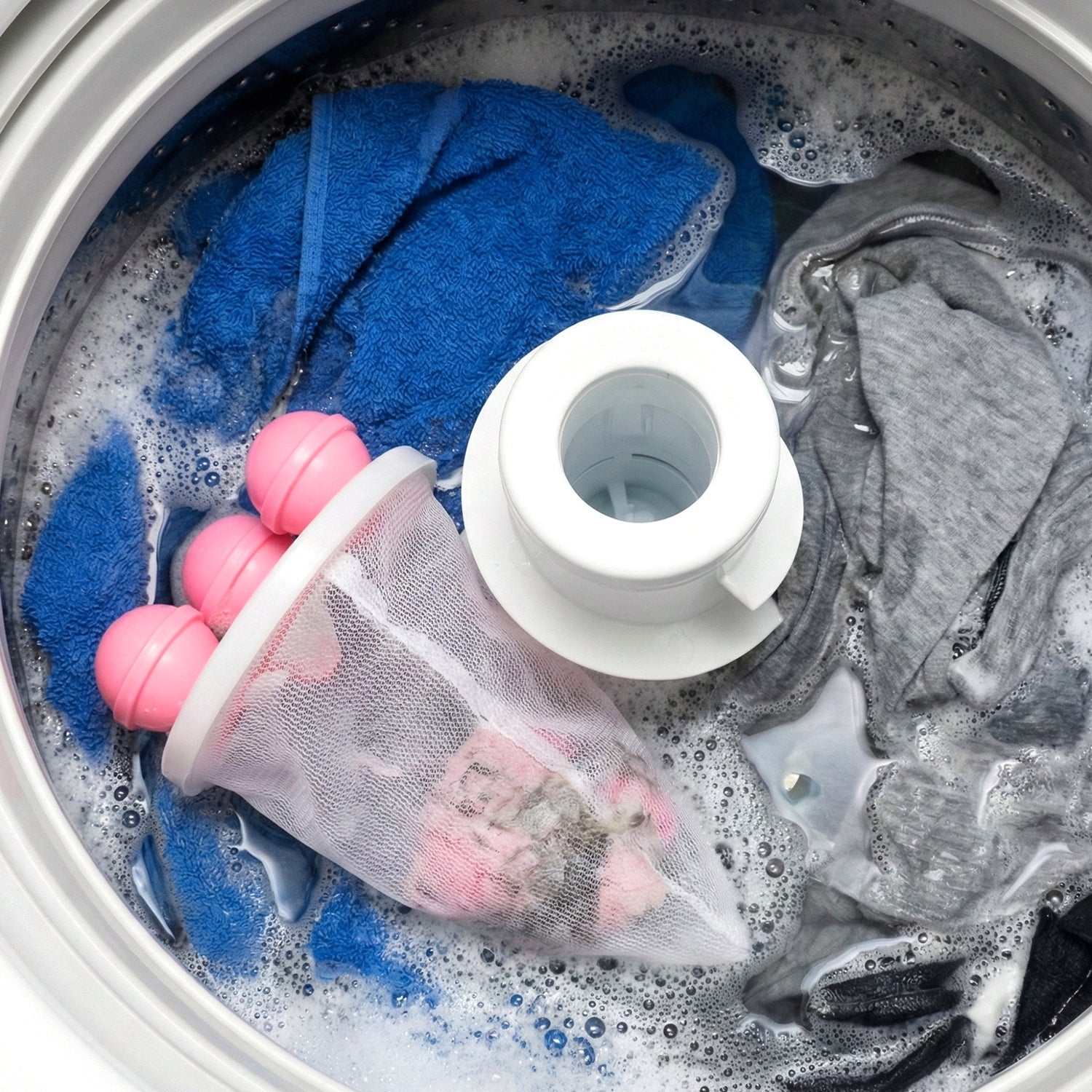 Washing machine lint catcher mesh bag protecting garment fibers