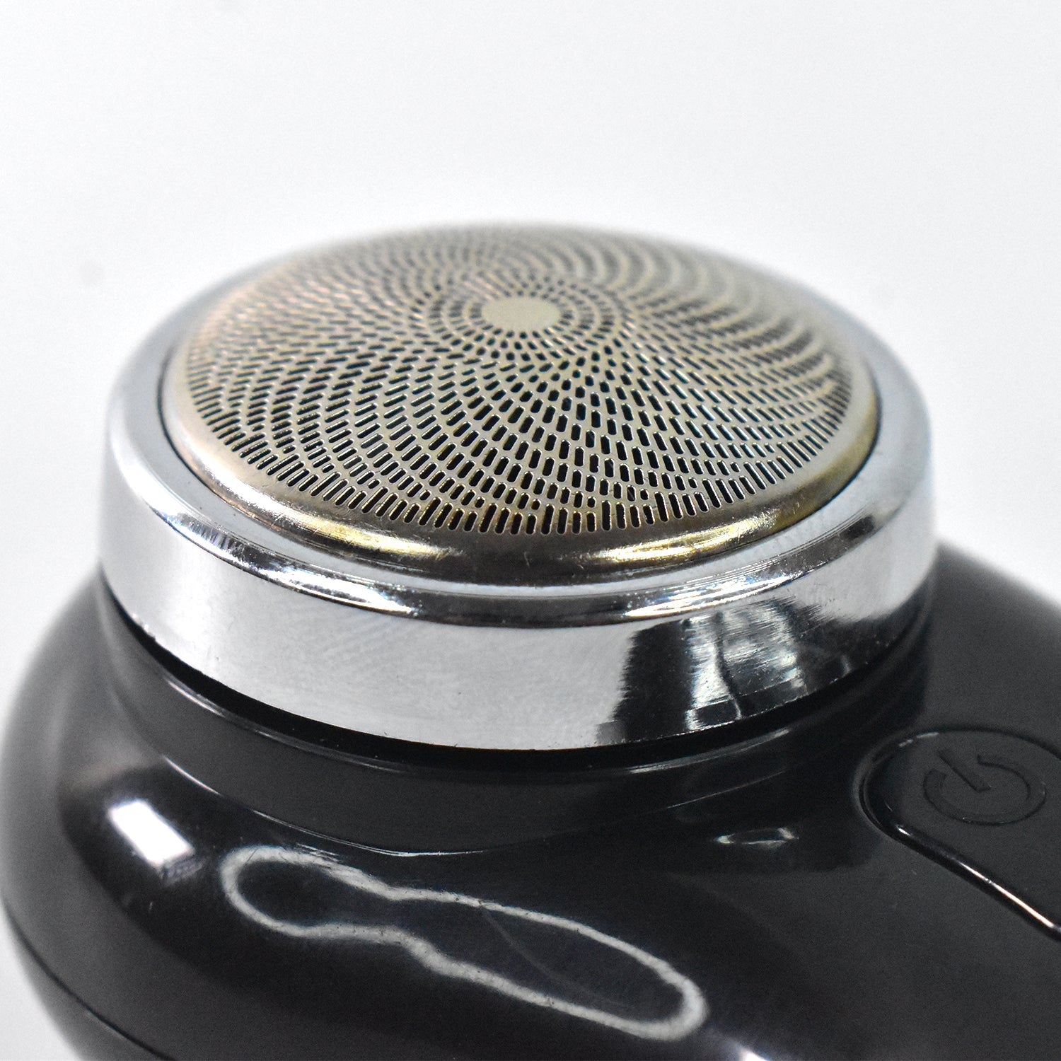SmoothEdge Pro portable electric trimmer with ergonomic design