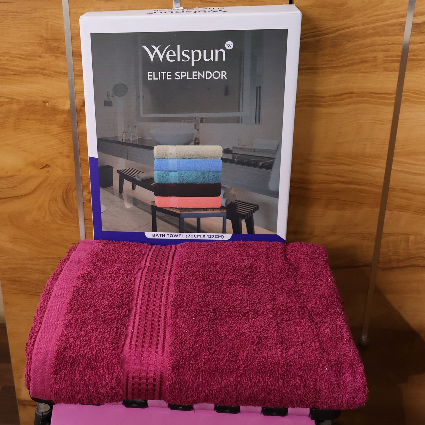 Decorative border cotton bath towel with soft and absorbent cotton