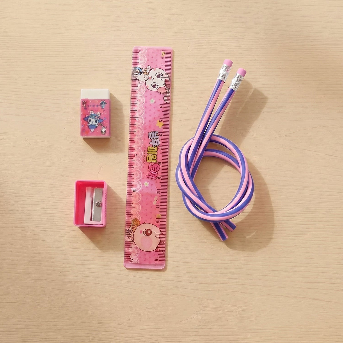 Size dimensions of the kids school stationery kit displayed clearly