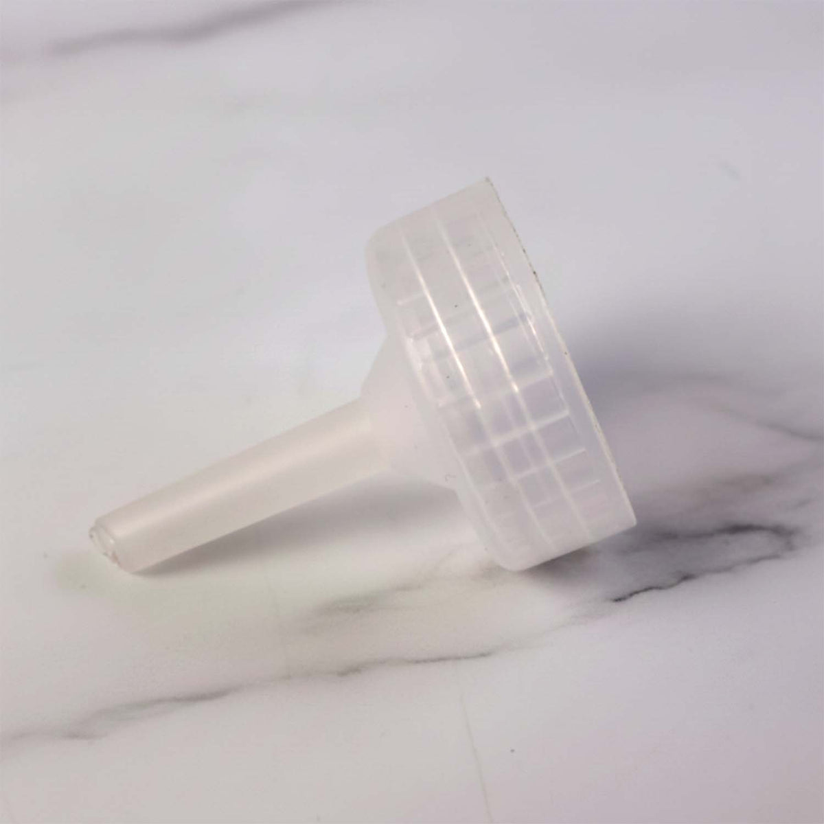 Universal hot water bag funnel cap suitable for most standard bottles
